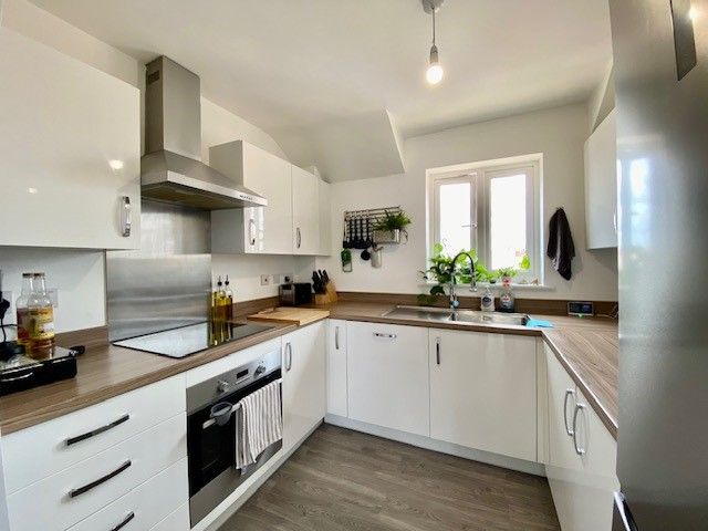Property photo 2 of 7 Kitchen
