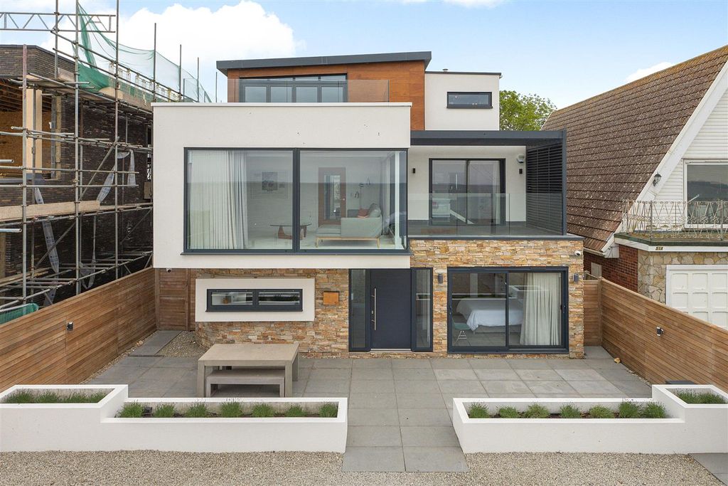 Property photo 1 of 35 Preston Parade, Seasalter, Whitstable