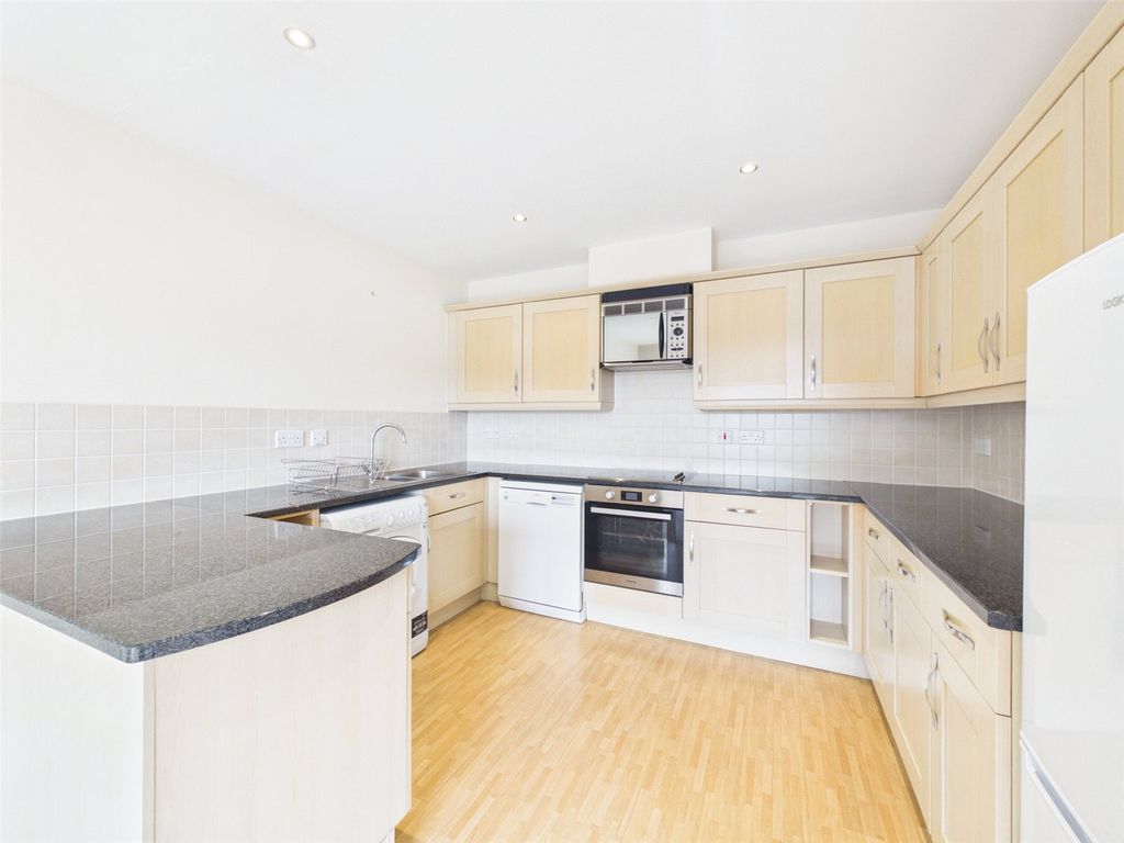 Property photo 2 of 19 Picture No. 12