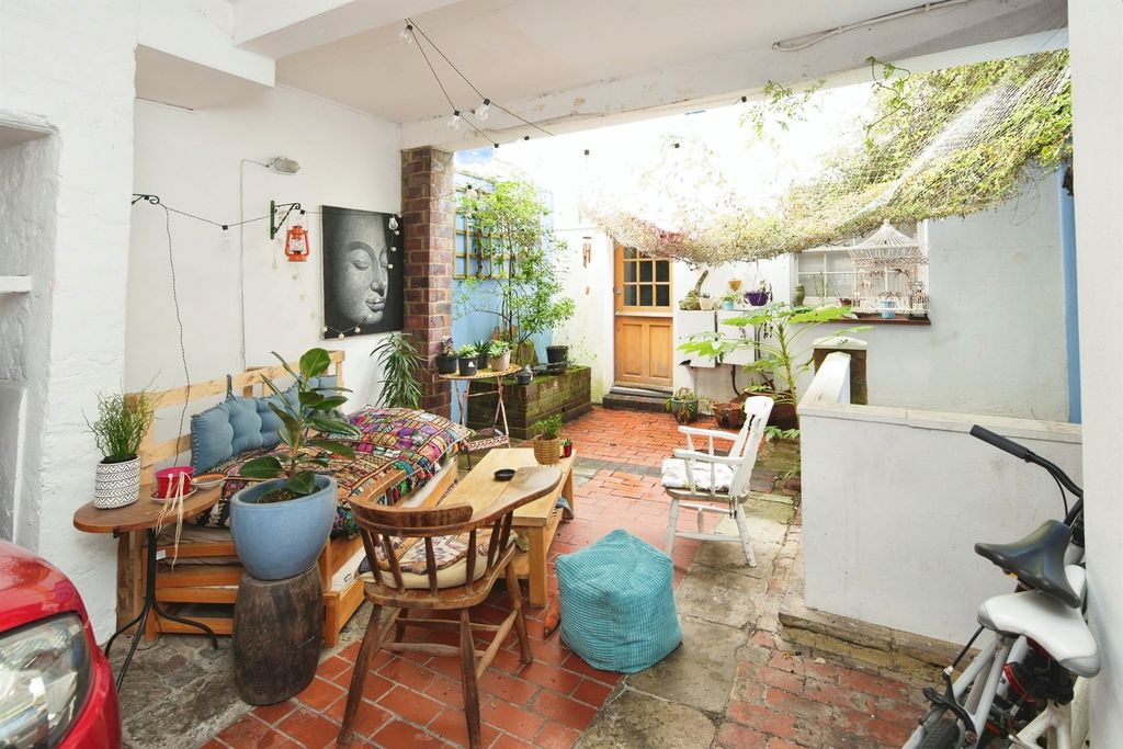 Property photo 2 of 20