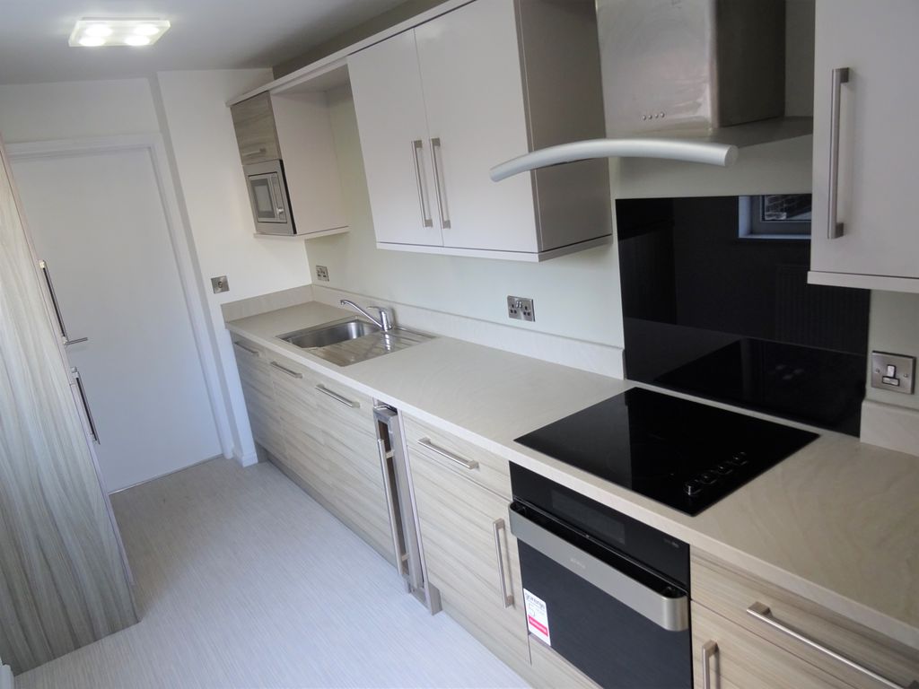 Property photo 2 of 6 Kitchen