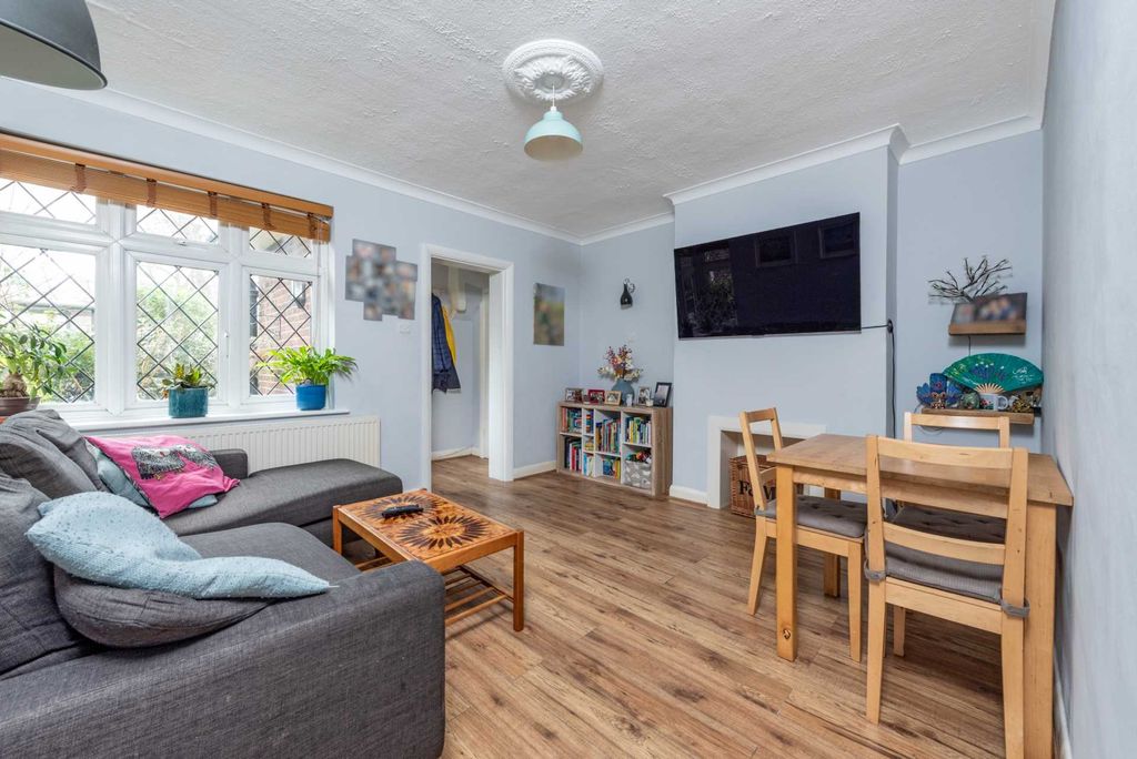 Property photo 2 of 11