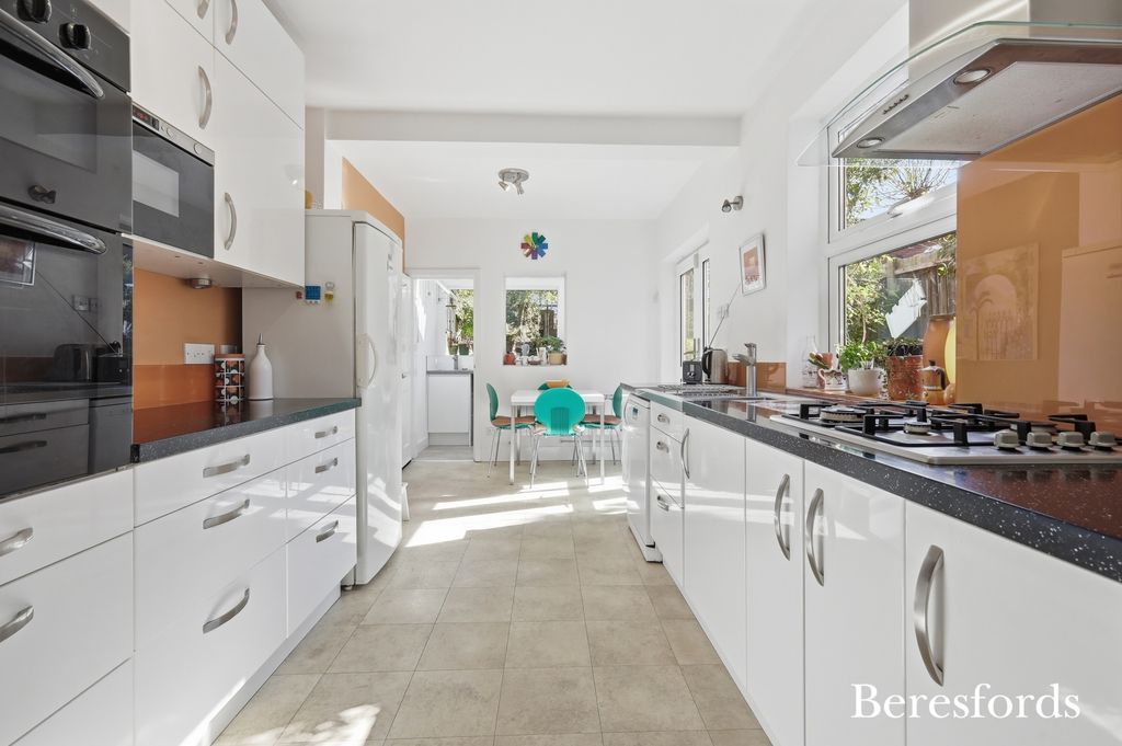 Property photo 2 of 31 Picture No. 20