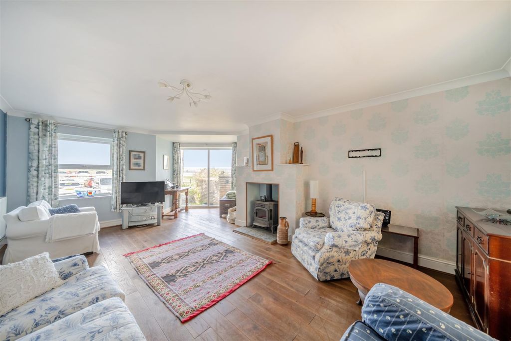 Property photo 2 of 32