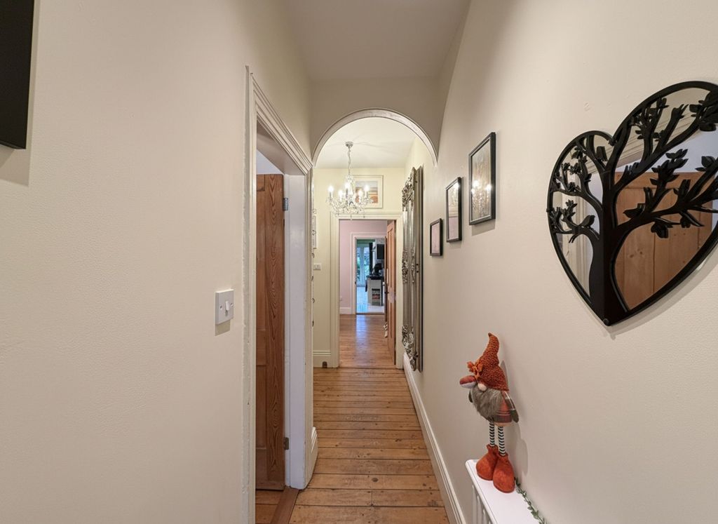 Property photo 2 of 17 Hallway