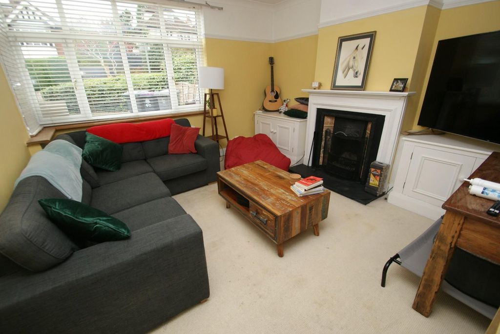 Property photo 2 of 12 2025-10-14 11.09.15.Jpg