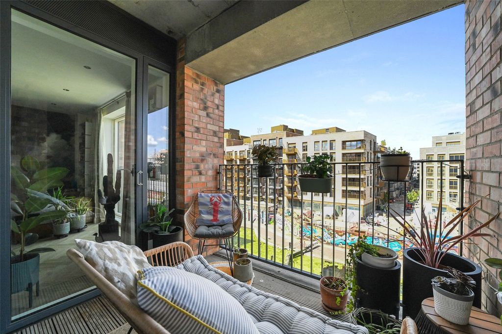 Property photo 2 of 18 Balcony