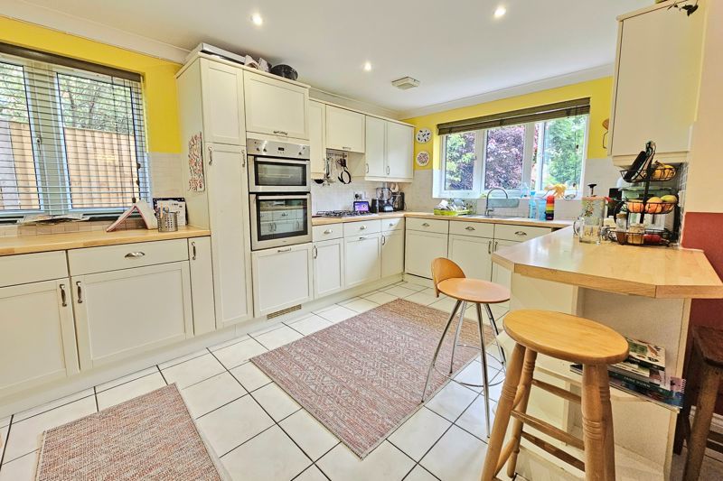 Property photo 3 of 14 Kitchen