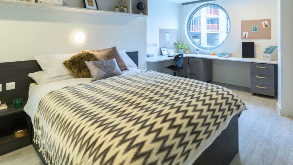 Property photo 1 of 11 Bedroom