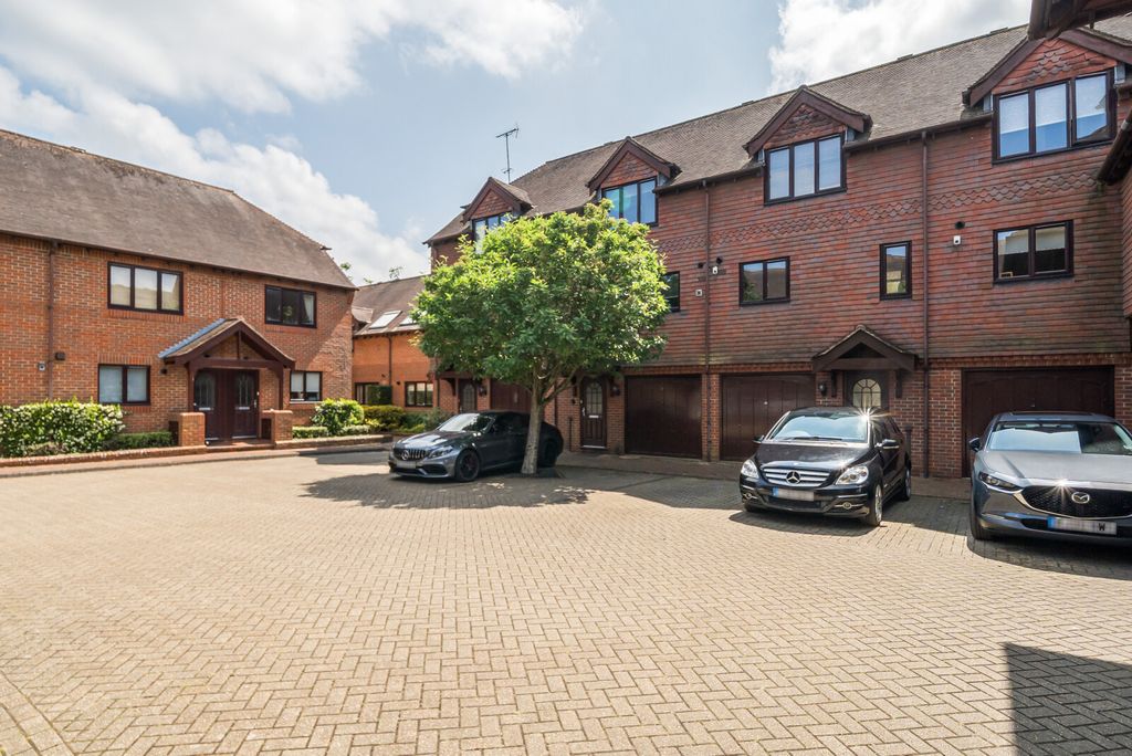 Property photo 1 of 18 1296600-39-682B13...