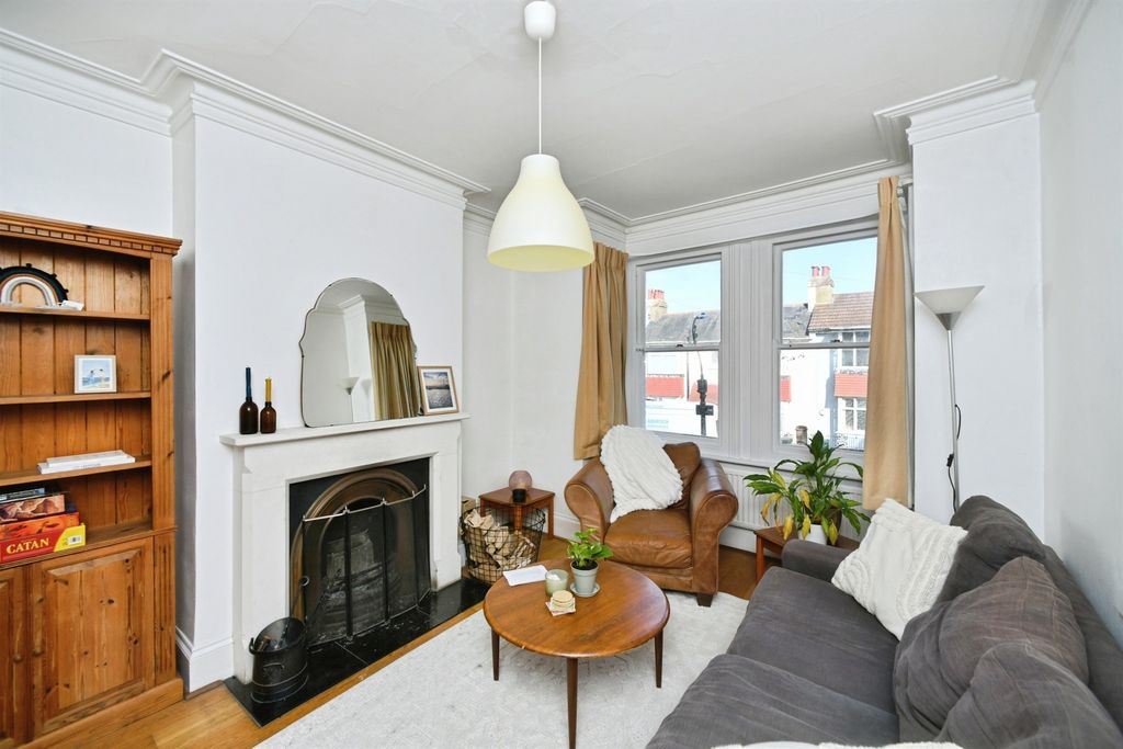 Property photo 3 of 17