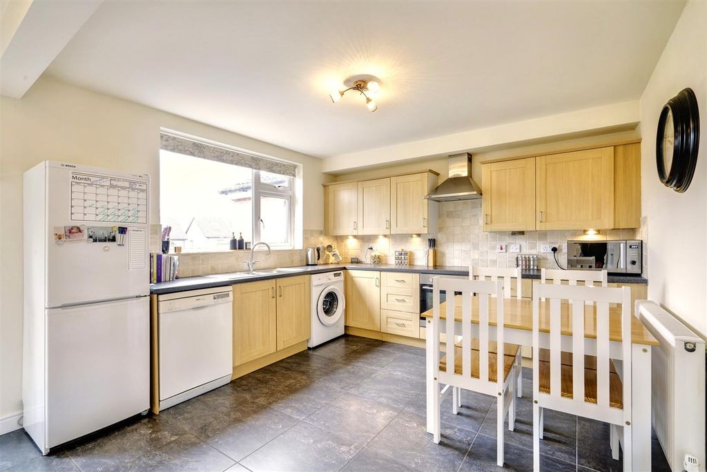 Property photo 3 of 16 Dining Kitchen
