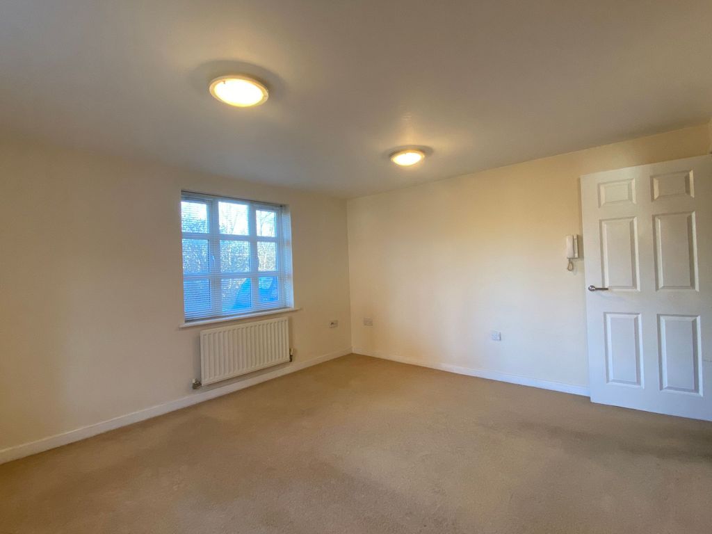 Property photo 3 of 12 Living Area