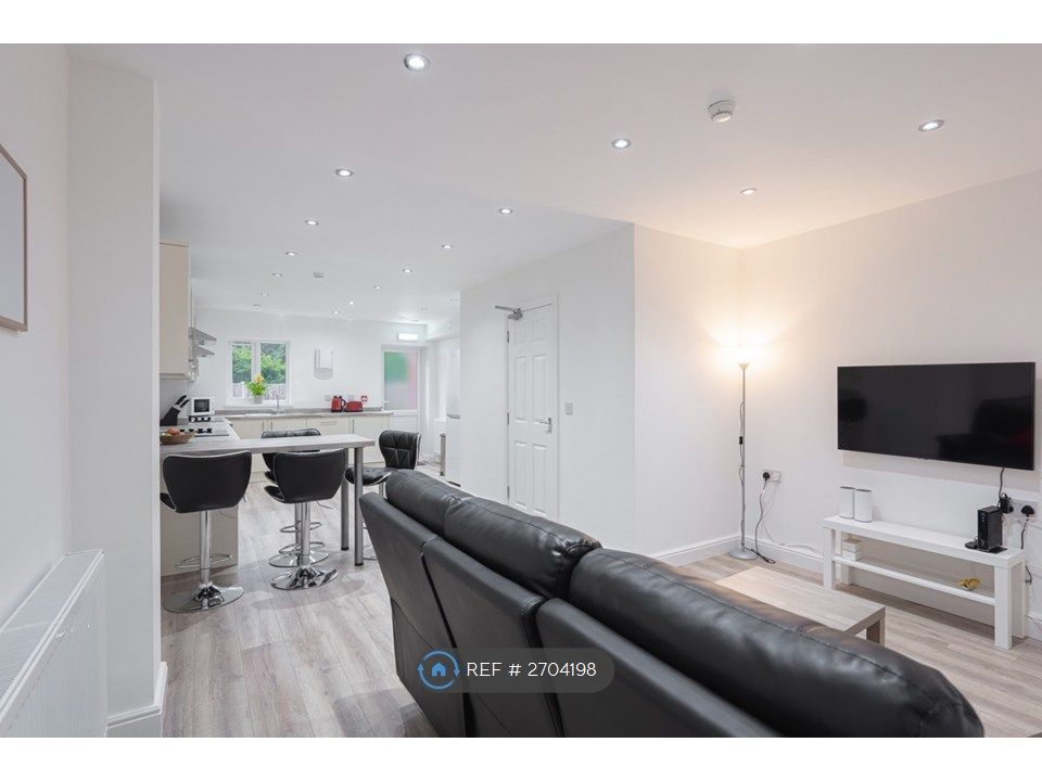 Property photo 2 of 35