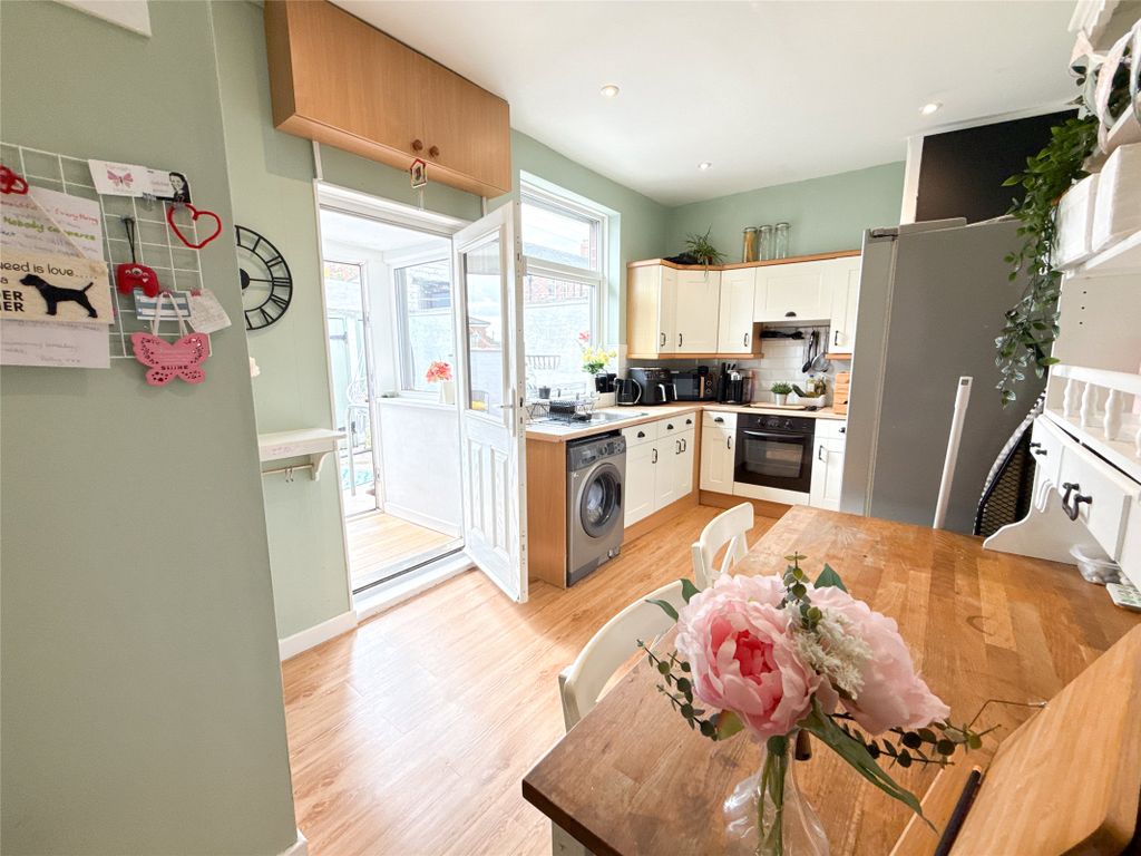 Property photo 3 of 26 Dining Kithen