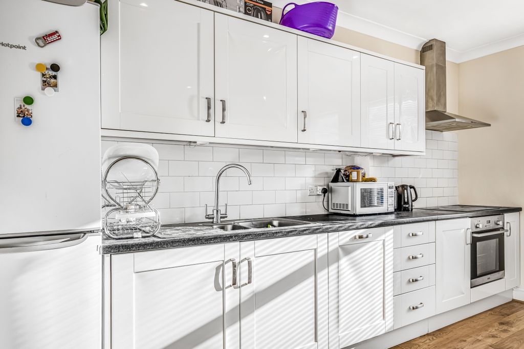 Property photo 3 of 6 Picture 3