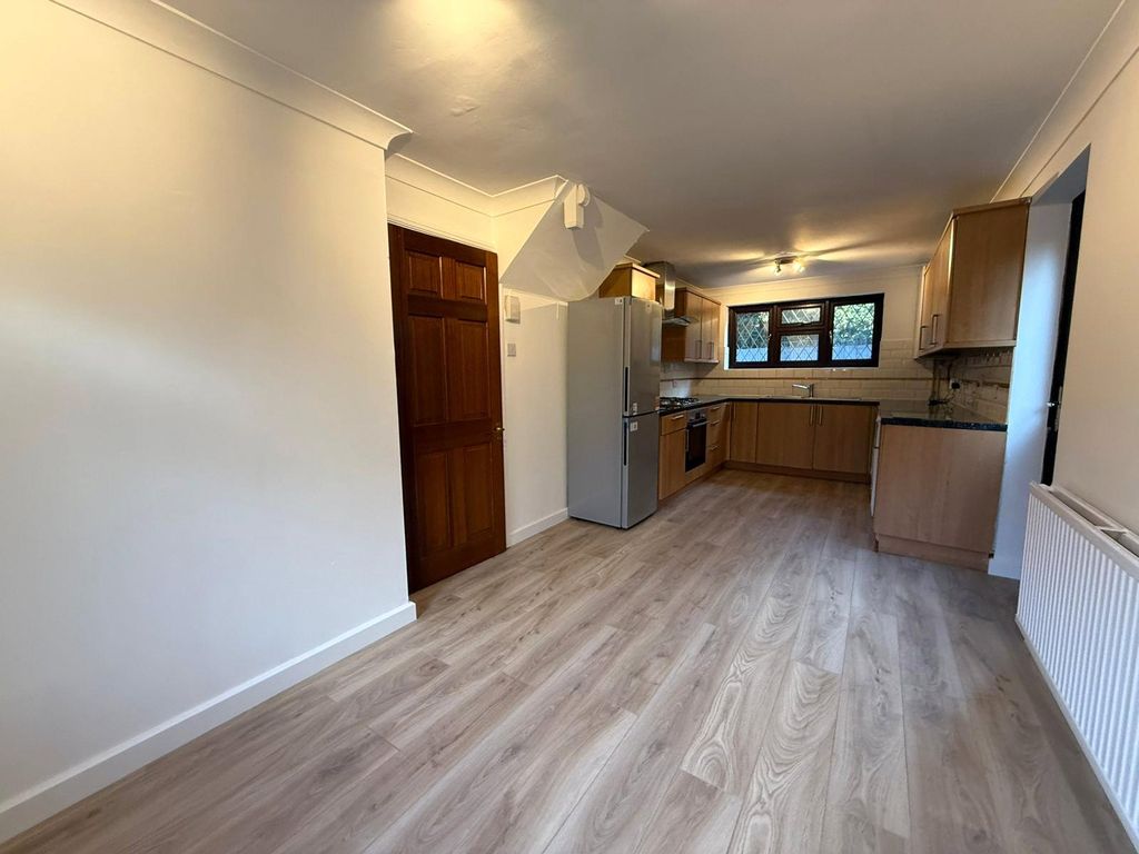 Property photo 3 of 15 Picture No. 21