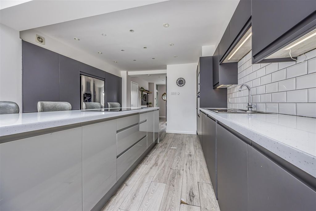Property photo 2 of 27 7 Spinney Close, Waterlooville-Porticomarketing-So