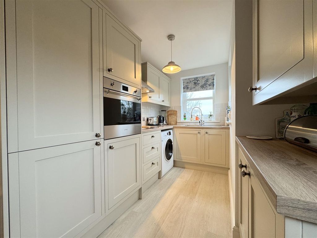 Property photo 3 of 19 Kitchen