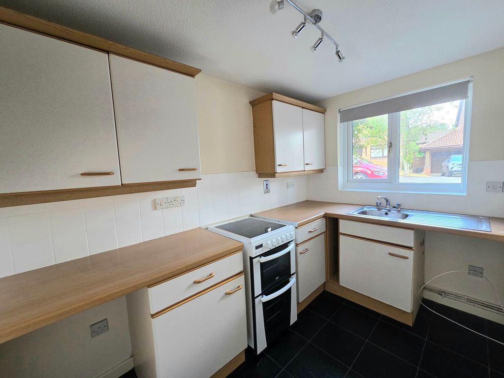 Property photo 3 of 8 Kitchen