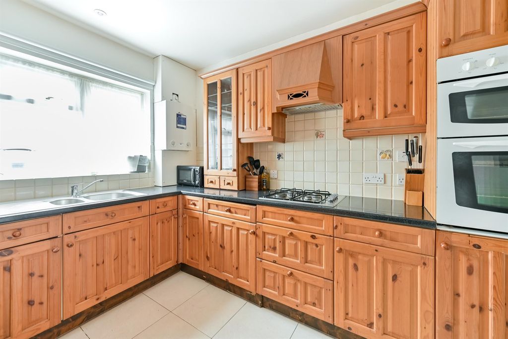 Property photo 3 of 14 Kitchen