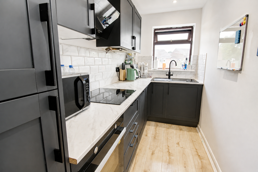 Property photo 3 of 9 9c72-93844Aaa6E1E