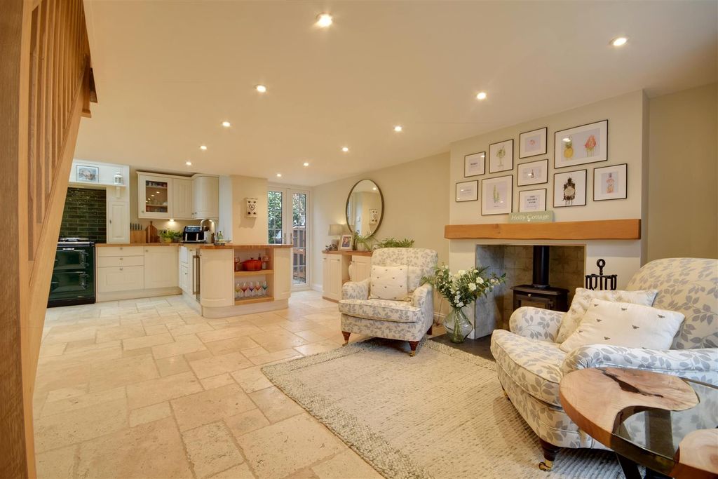 Property photo 2 of 27