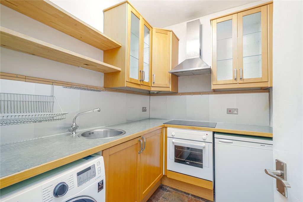 Property photo 2 of 9 Picture No. 12