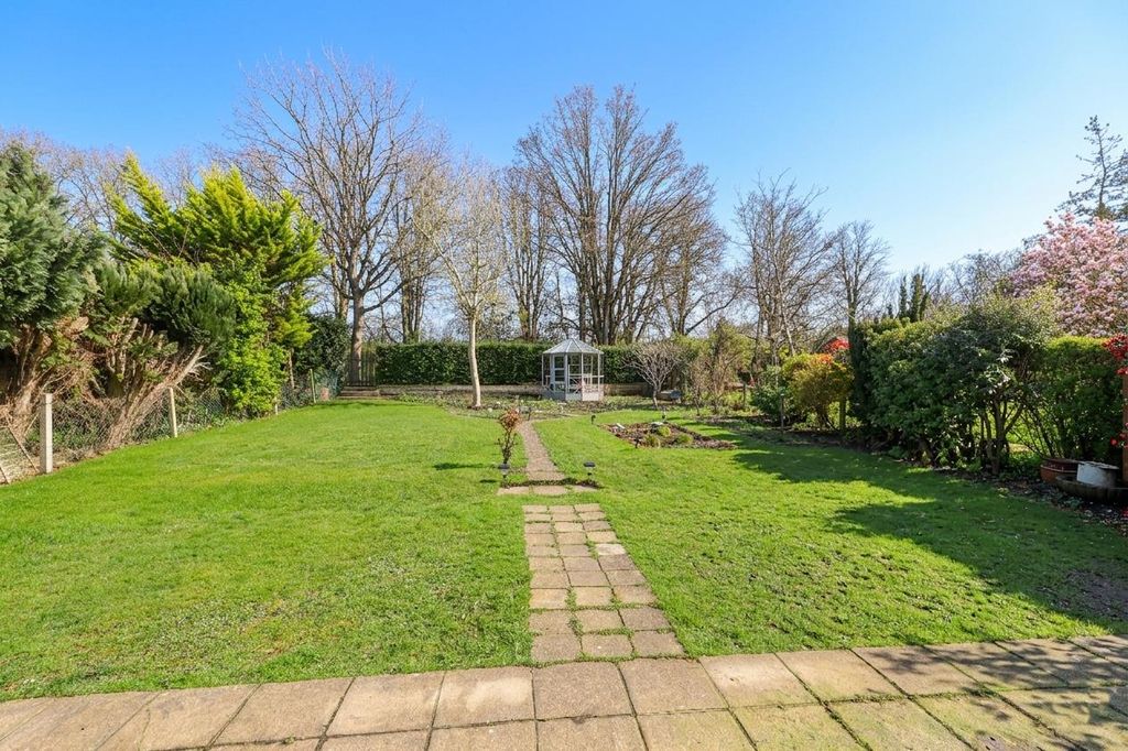 Property photo 2 of 12 Garden