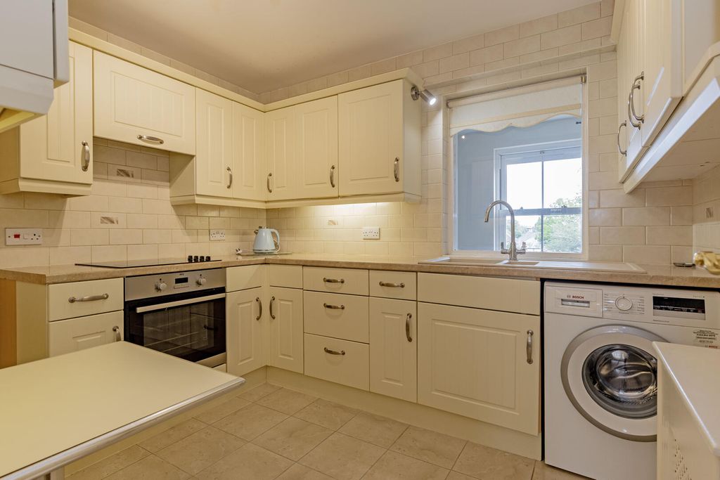 Property photo 2 of 12 Kitchen