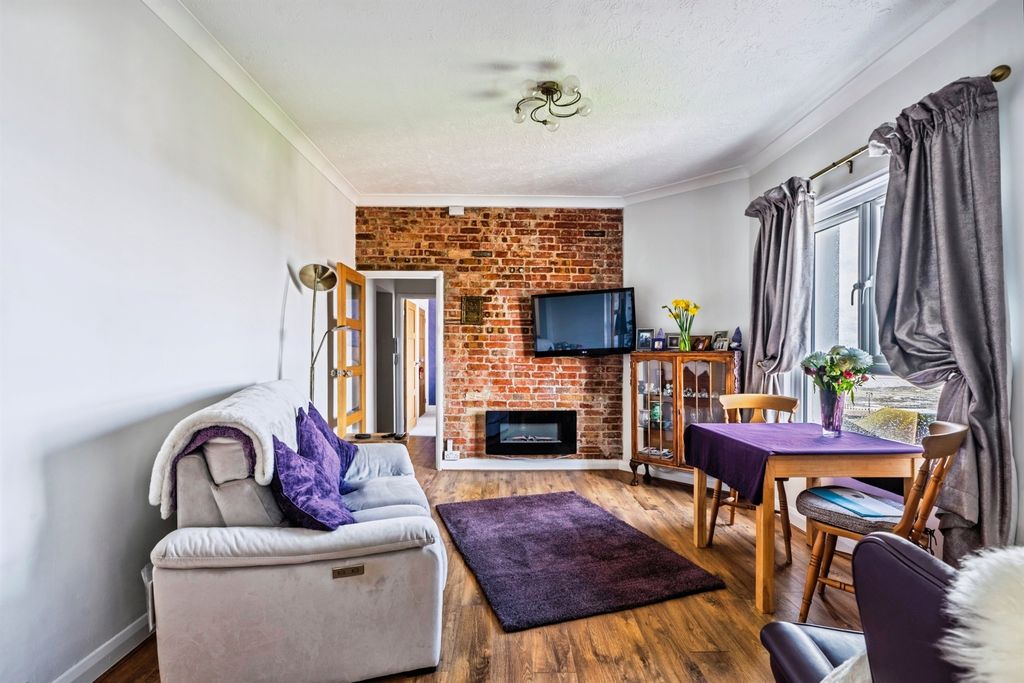 Property photo 3 of 12