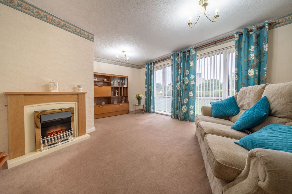 Property photo 2 of 25