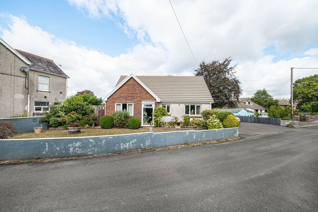 Property photo 2 of 37