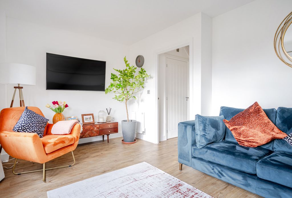 Property photo 3 of 19 Sitting Room