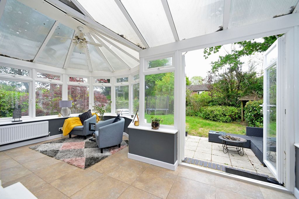 Property photo 3 of 16 Conservatory