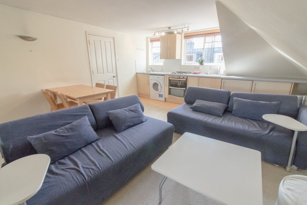 Property photo 2 of 6 Lounge