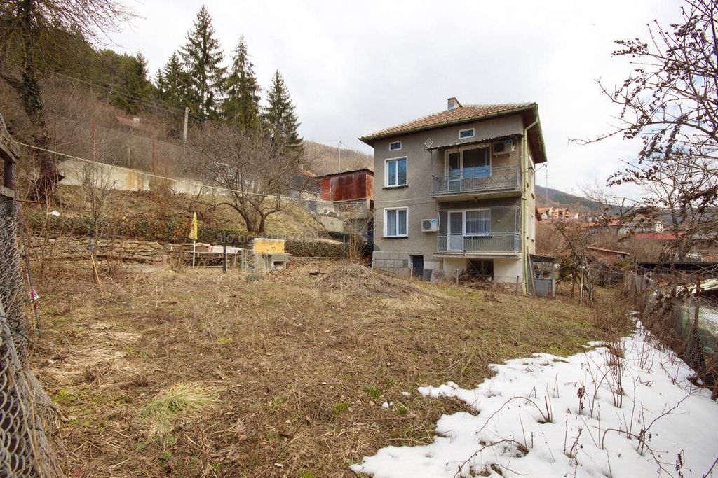 Property photo 1 of 5