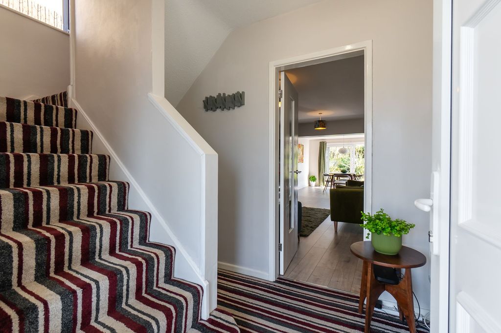 Property photo 2 of 27