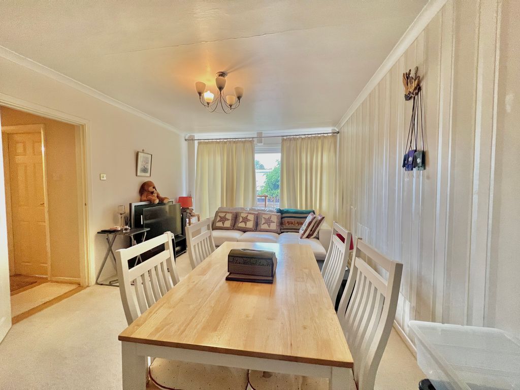 Property photo 3 of 7 Living Room