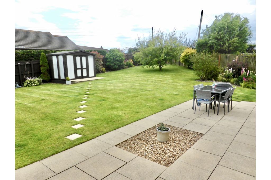 Property photo 3 of 16 Summer House