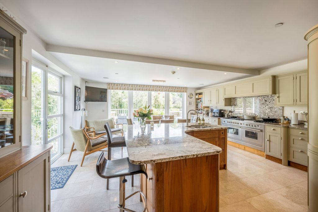 Property photo 3 of 32 Image