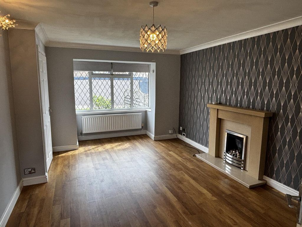 Property photo 3 of 11 Living Room