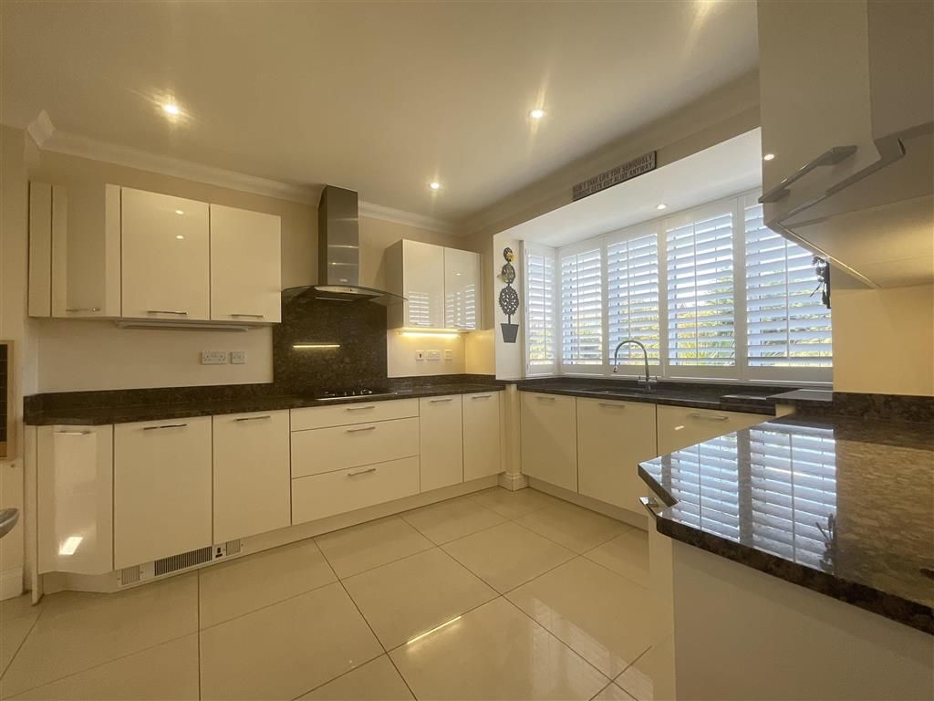 Property photo 3 of 14 Kitchen
