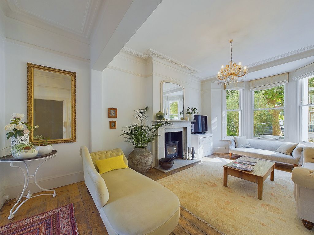 Property photo 3 of 34 Cam03519G0-Pr0146-Still003