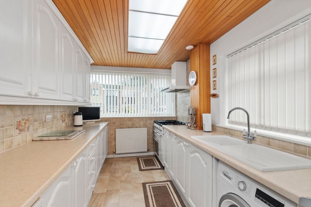 Property photo 2 of 32