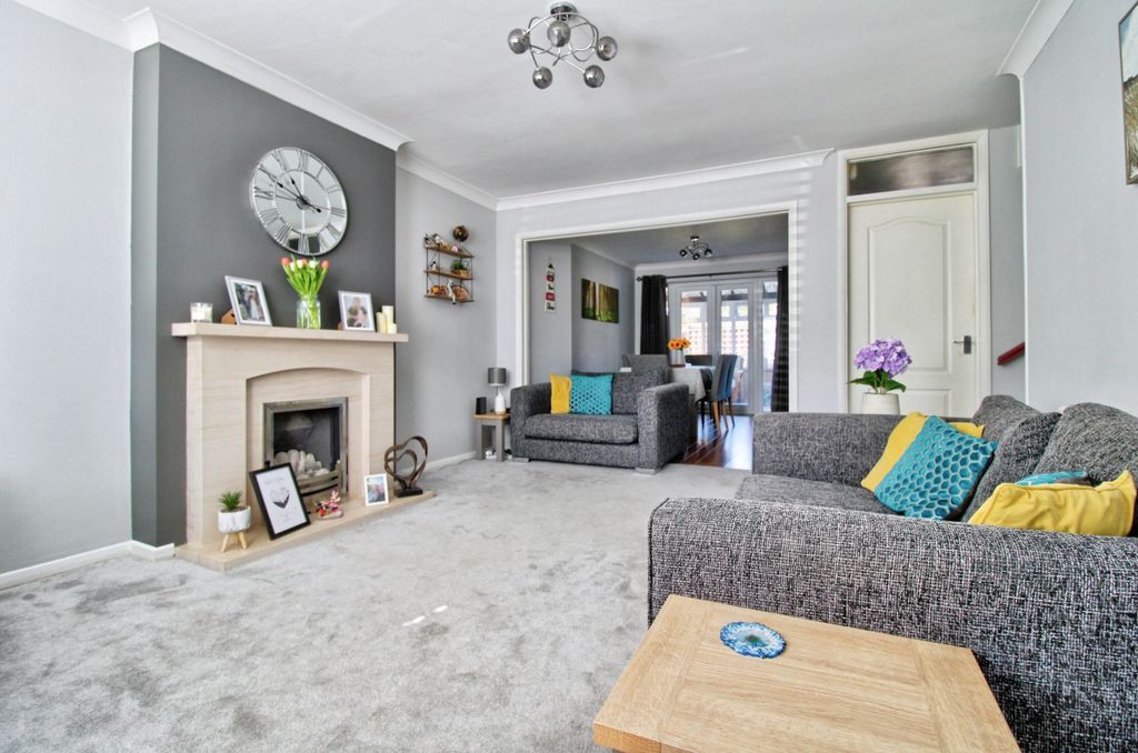 Property photo 2 of 21 8