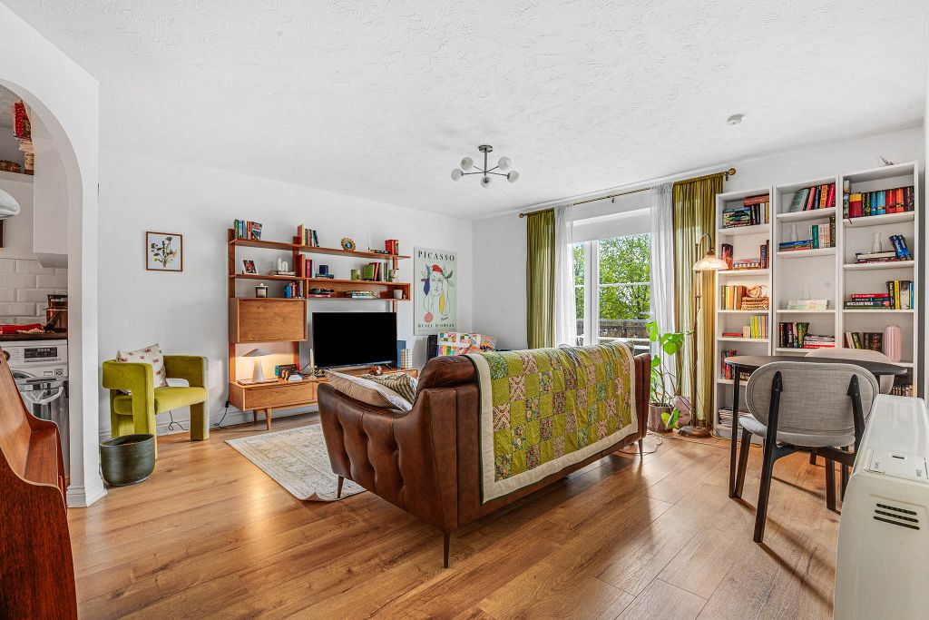 Property photo 2 of 11 842A1496Hdr