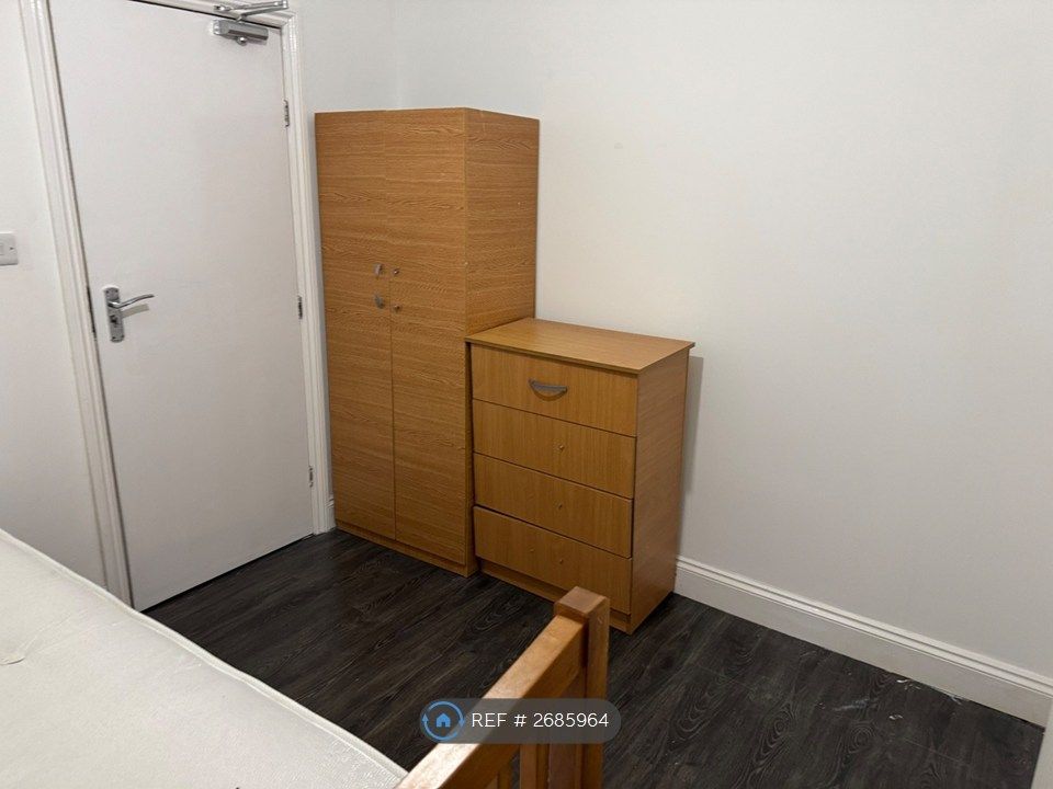 Property photo 2 of 10 Single Room Middle Floor