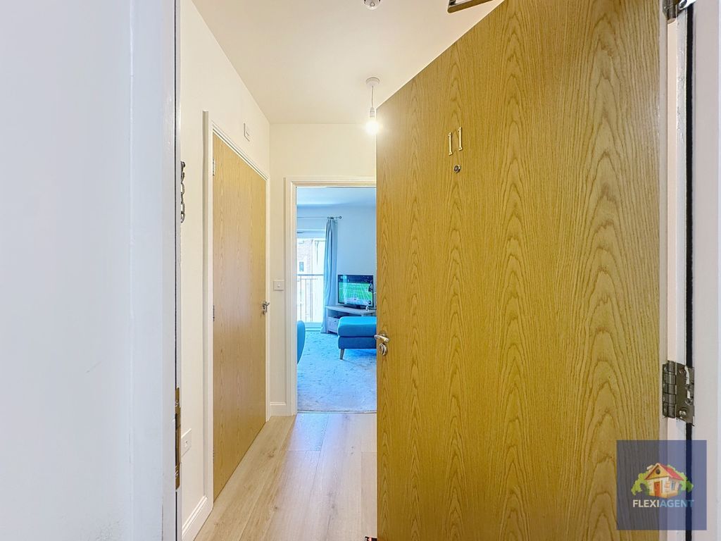 Property photo 2 of 17 4377941