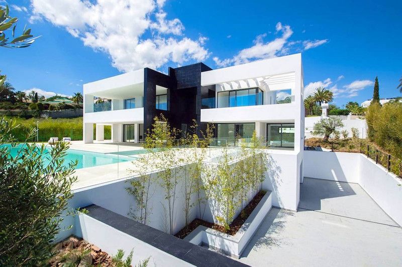 Property photo 2 of 32